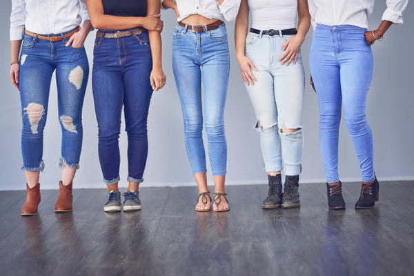 What Shoes To Wear With Jeans (Women's Style Guide) What Shoes To Wear With Jeans (Women's Style Guide)